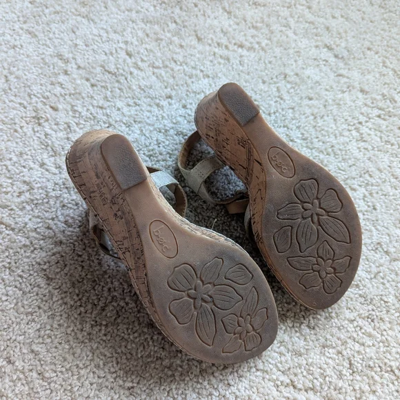 B.O.C Wedge Sandals In Champagne Color. Size 6 - Picture 2 of 6